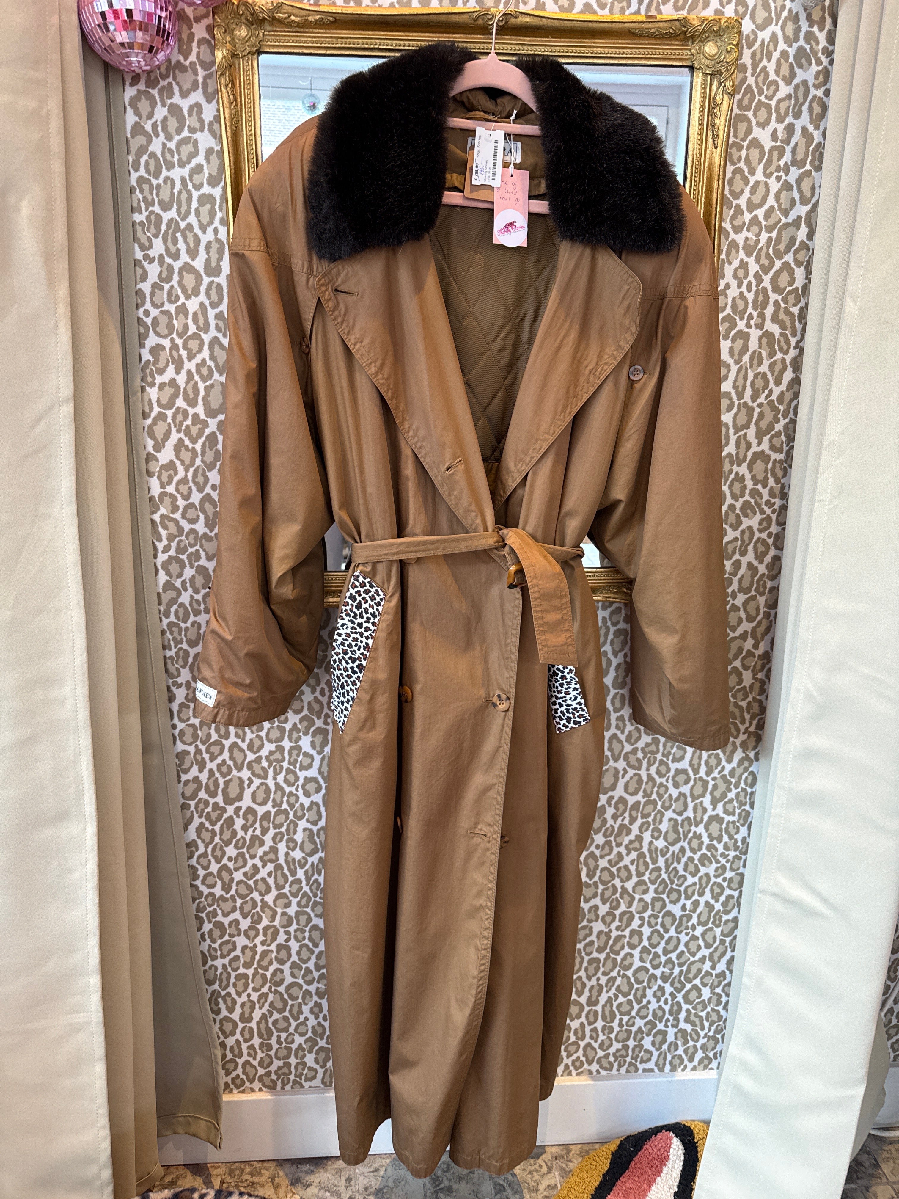 Upcycled Trenchcoat Brandnew x Sharing Stories maat L/XL