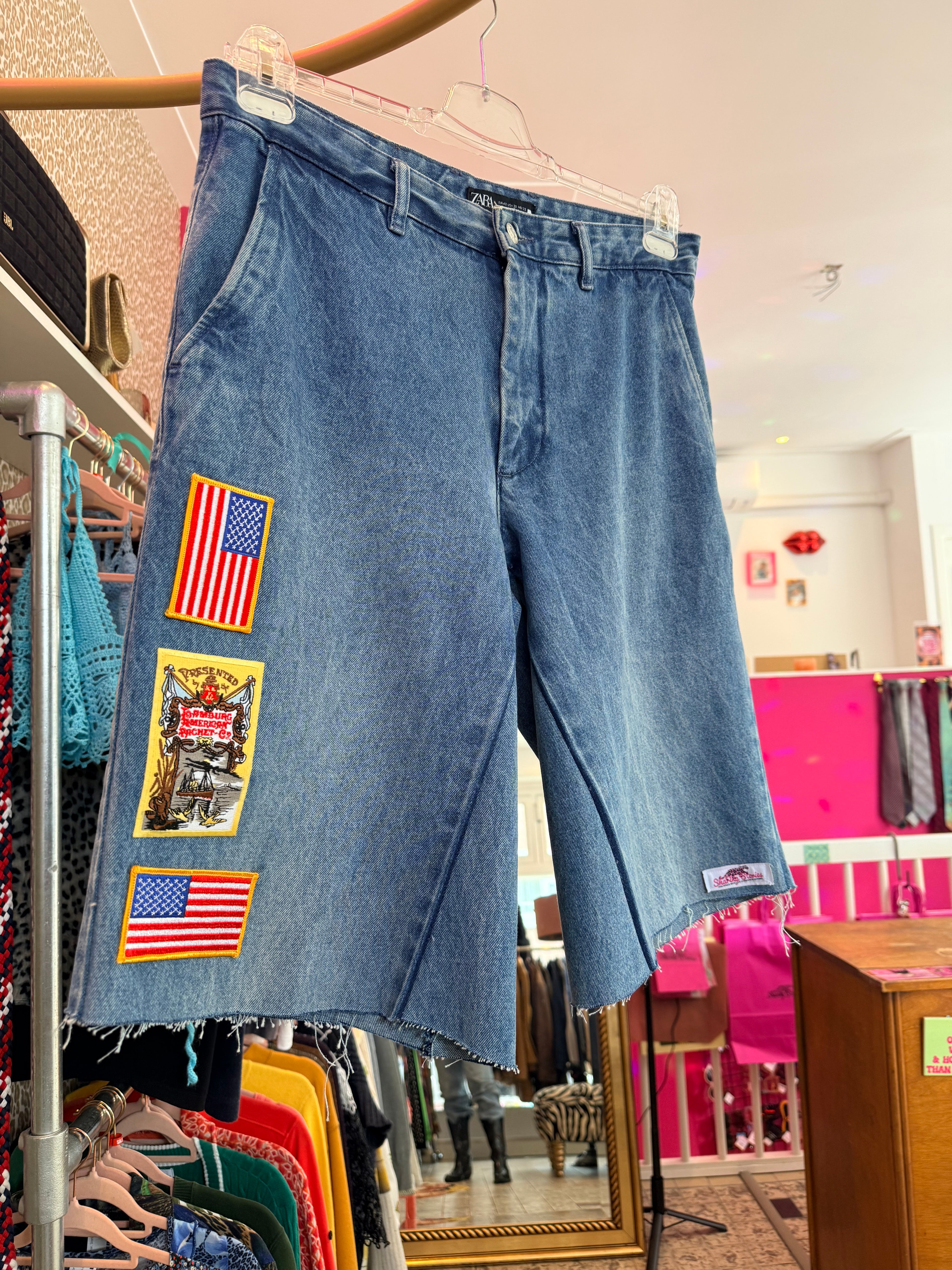 Upcycled Jorts met patches maat L / EU size 42