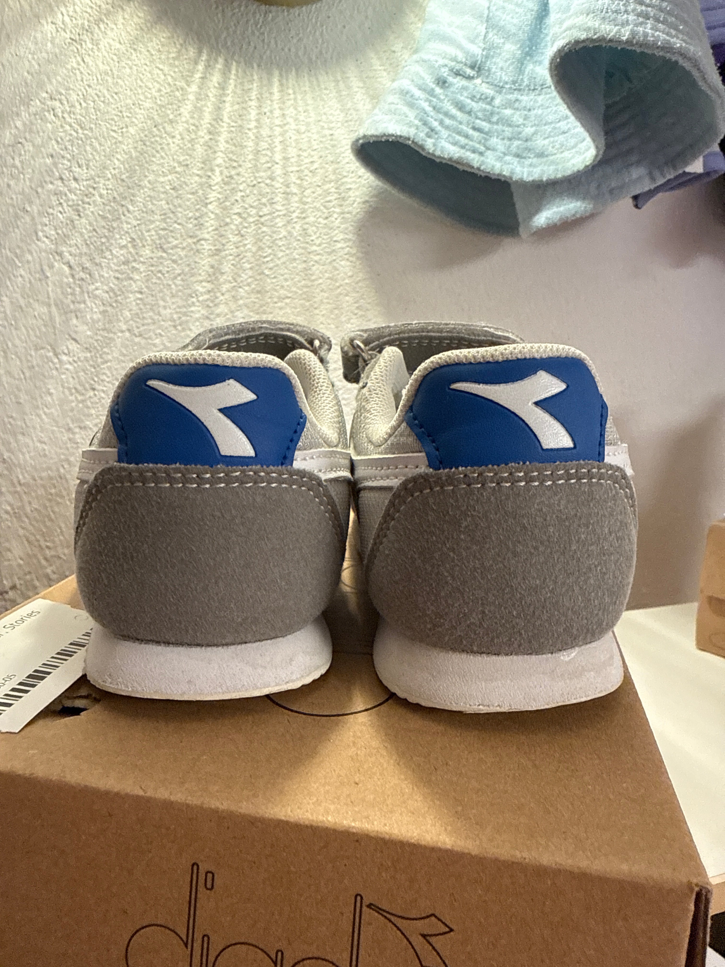 Diadora sneakers maat 26