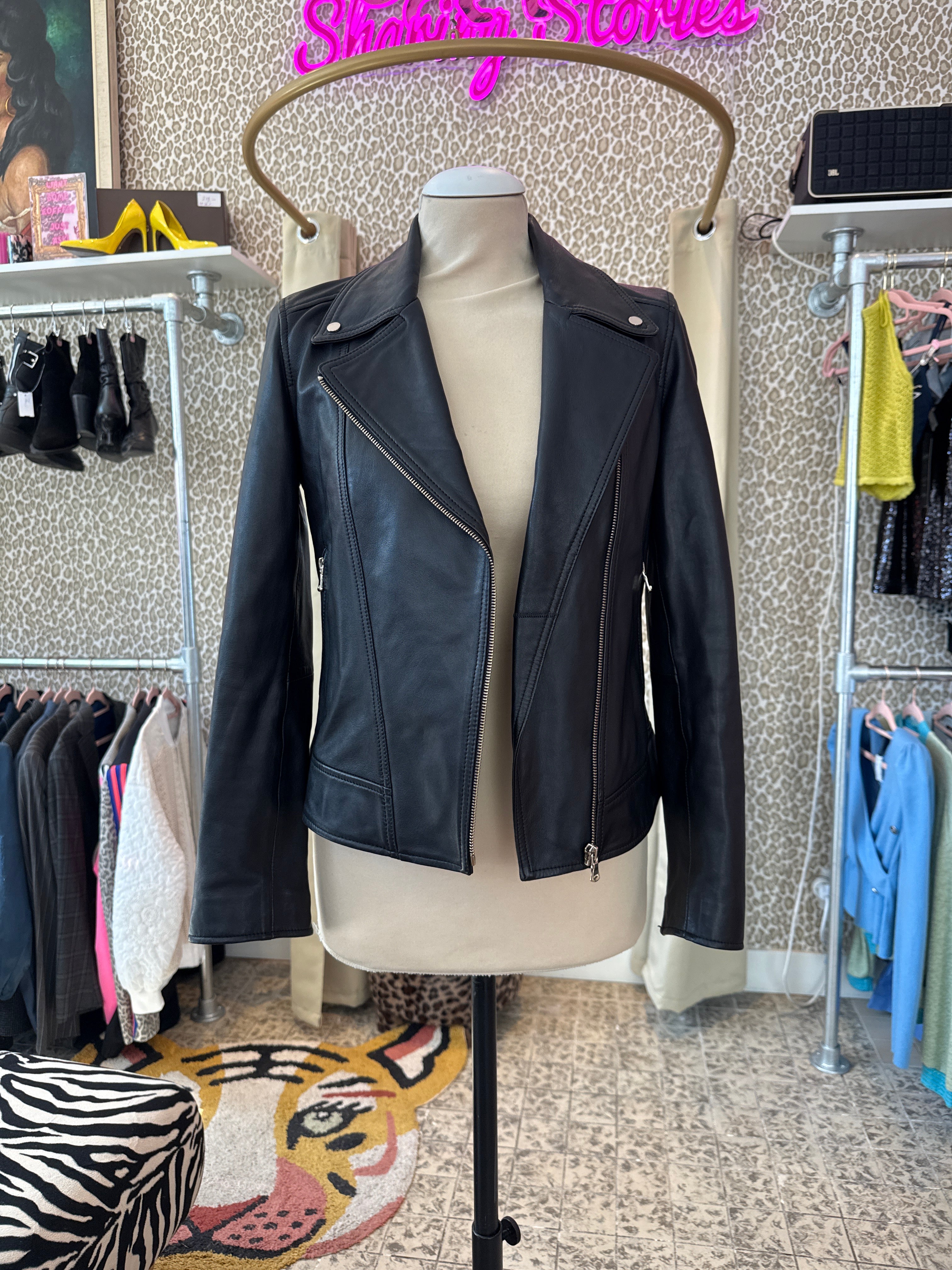 Massimo Dutti leather jacket maat S