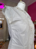 Vintage blouse met bloemen patroon op borst en nek Maat 38 eu size: M
