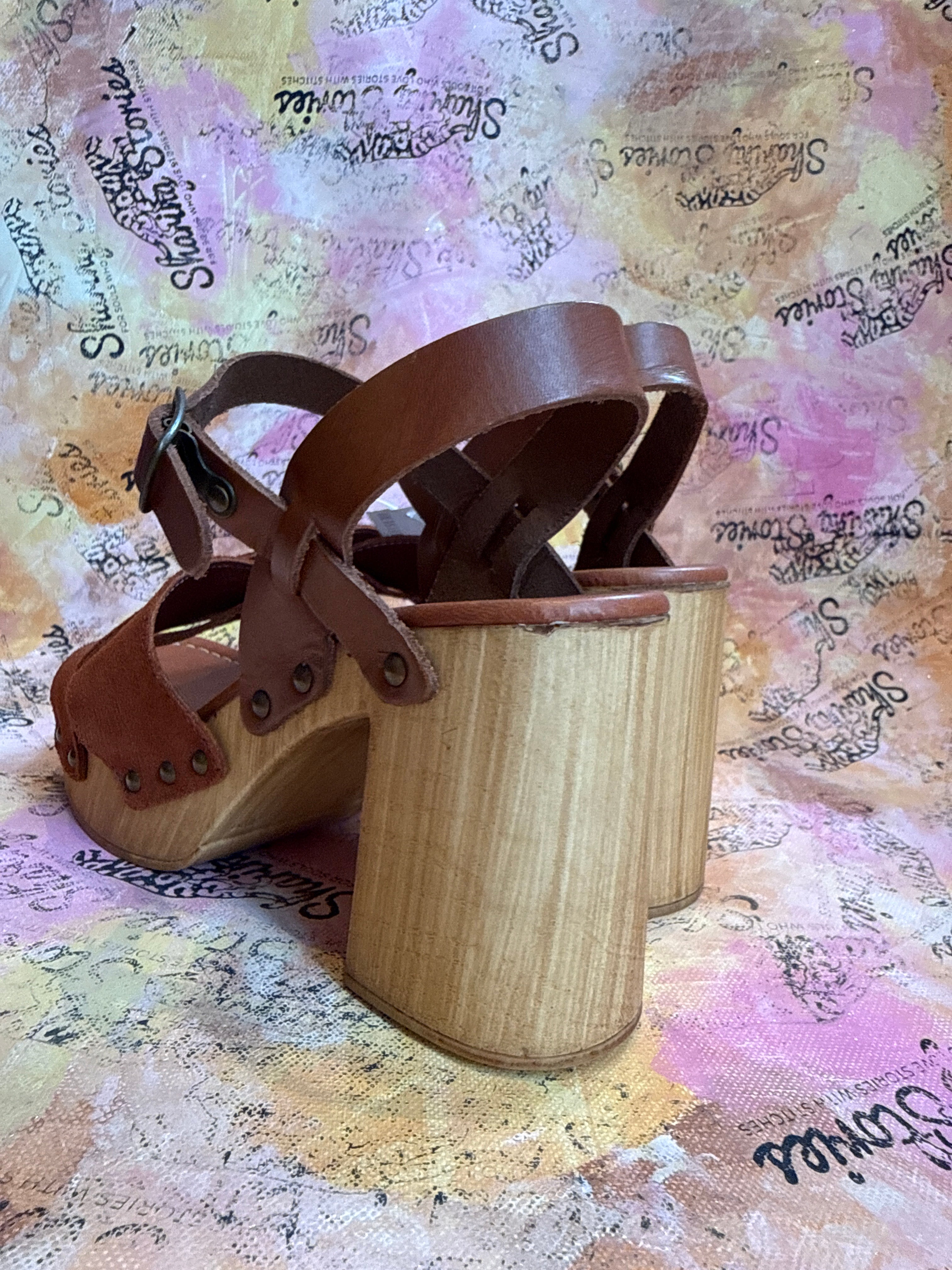 Cypres hakken suede en hout maat 38