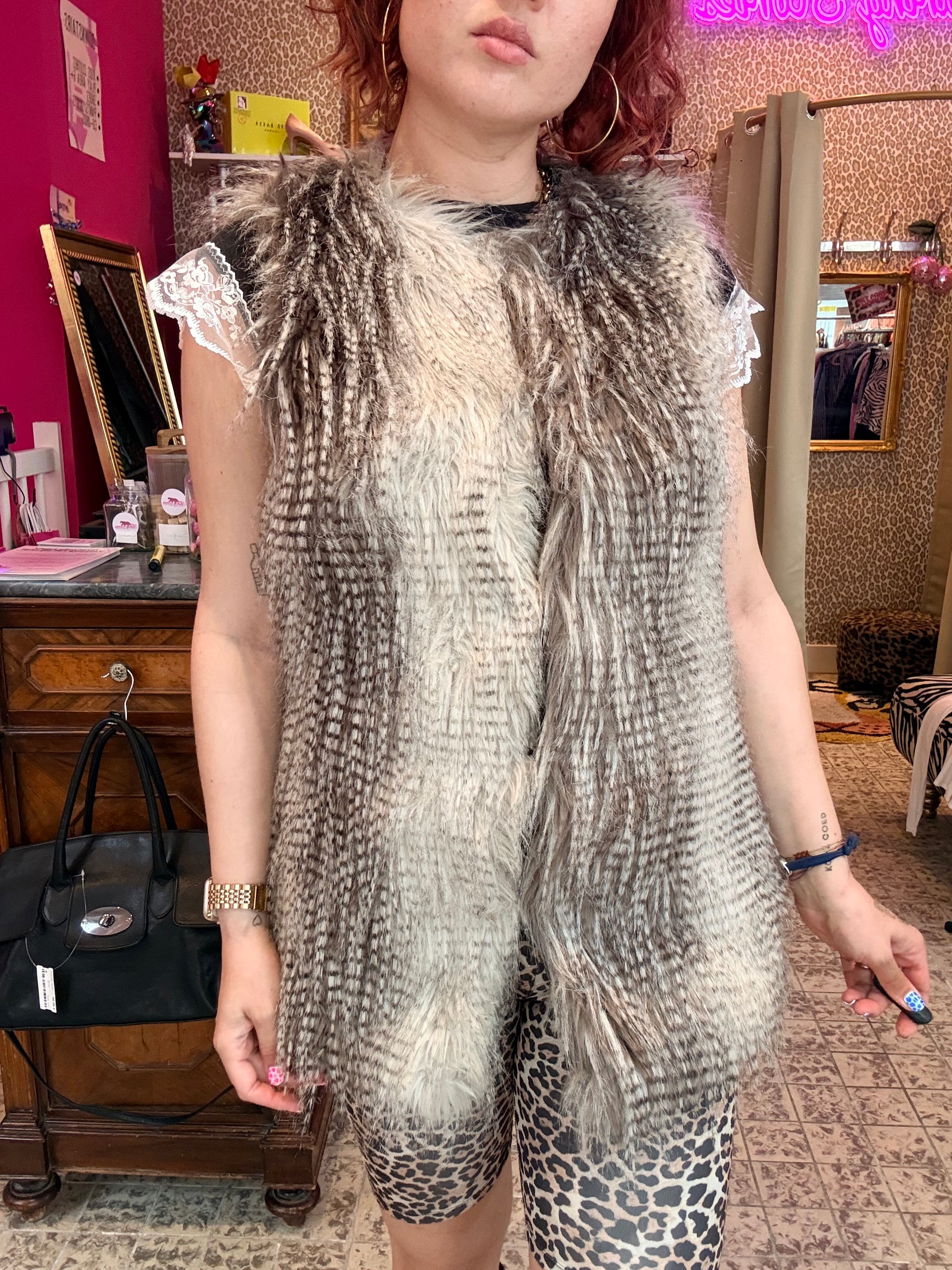 Bershka gilet / faux furr / afgeprijsd, want beschadigd