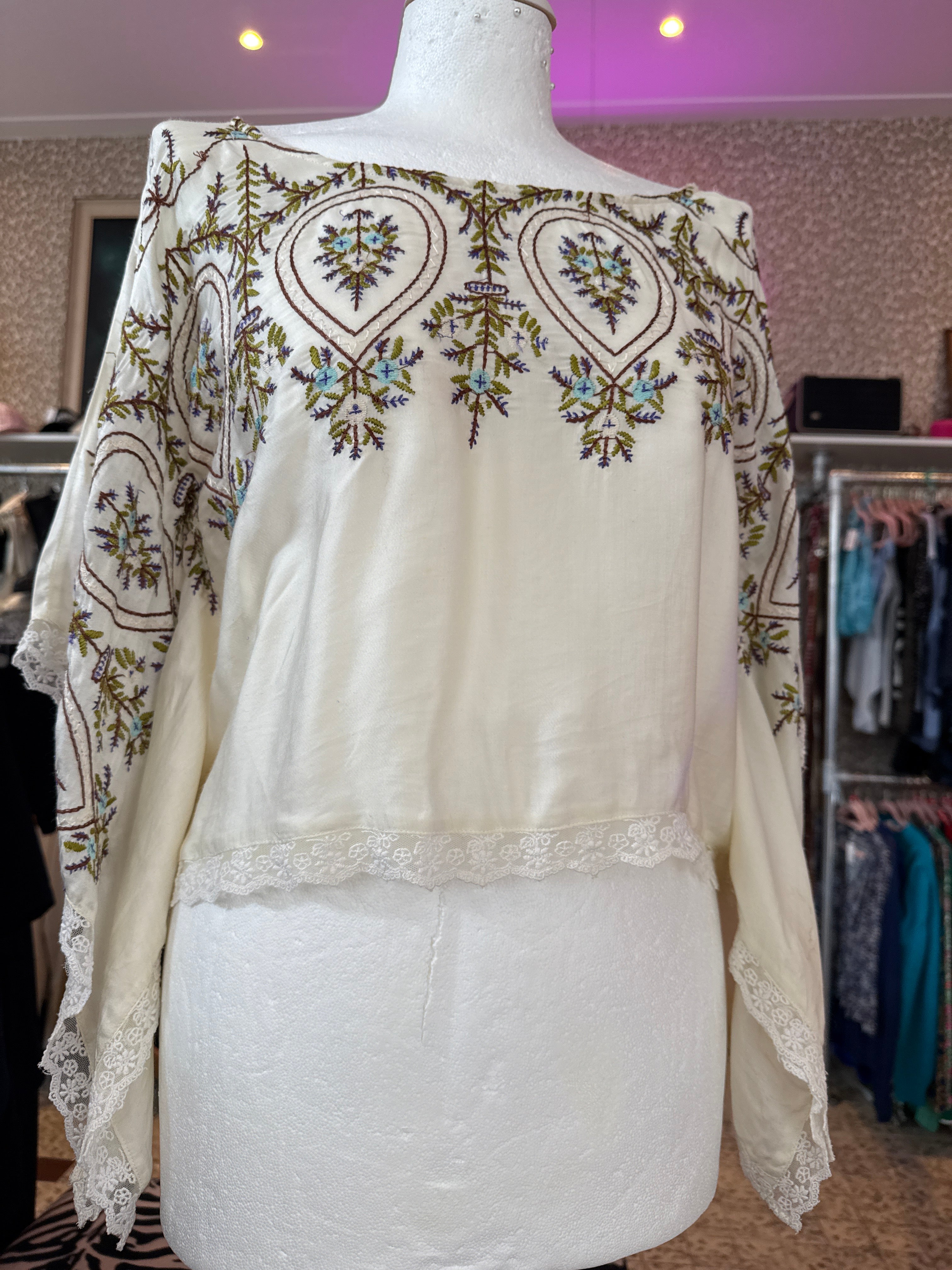 Zomerse top met kant / dramatische mouwen / maat XS/S