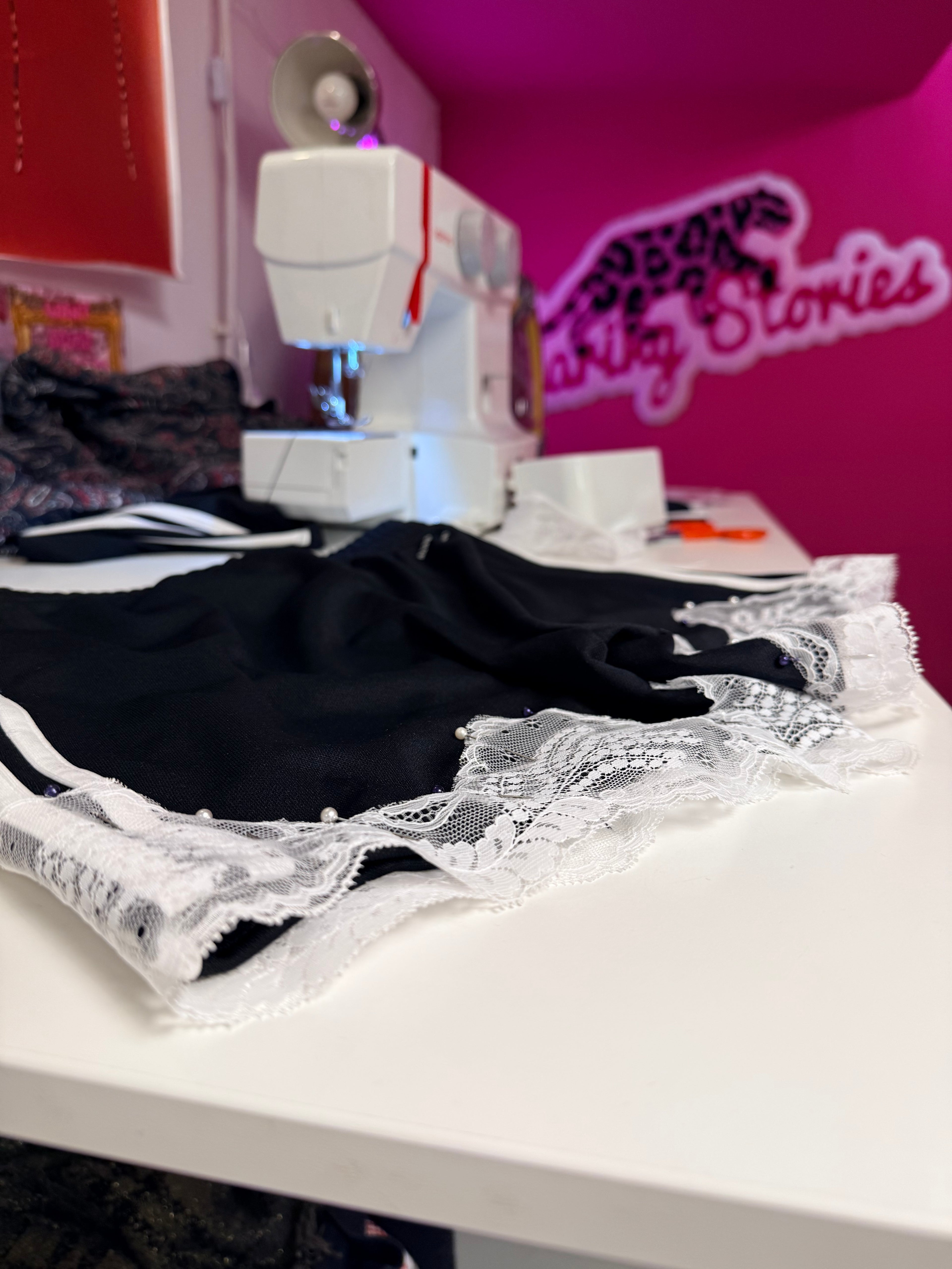 Up-cycle Adidas & Lace short maat XS