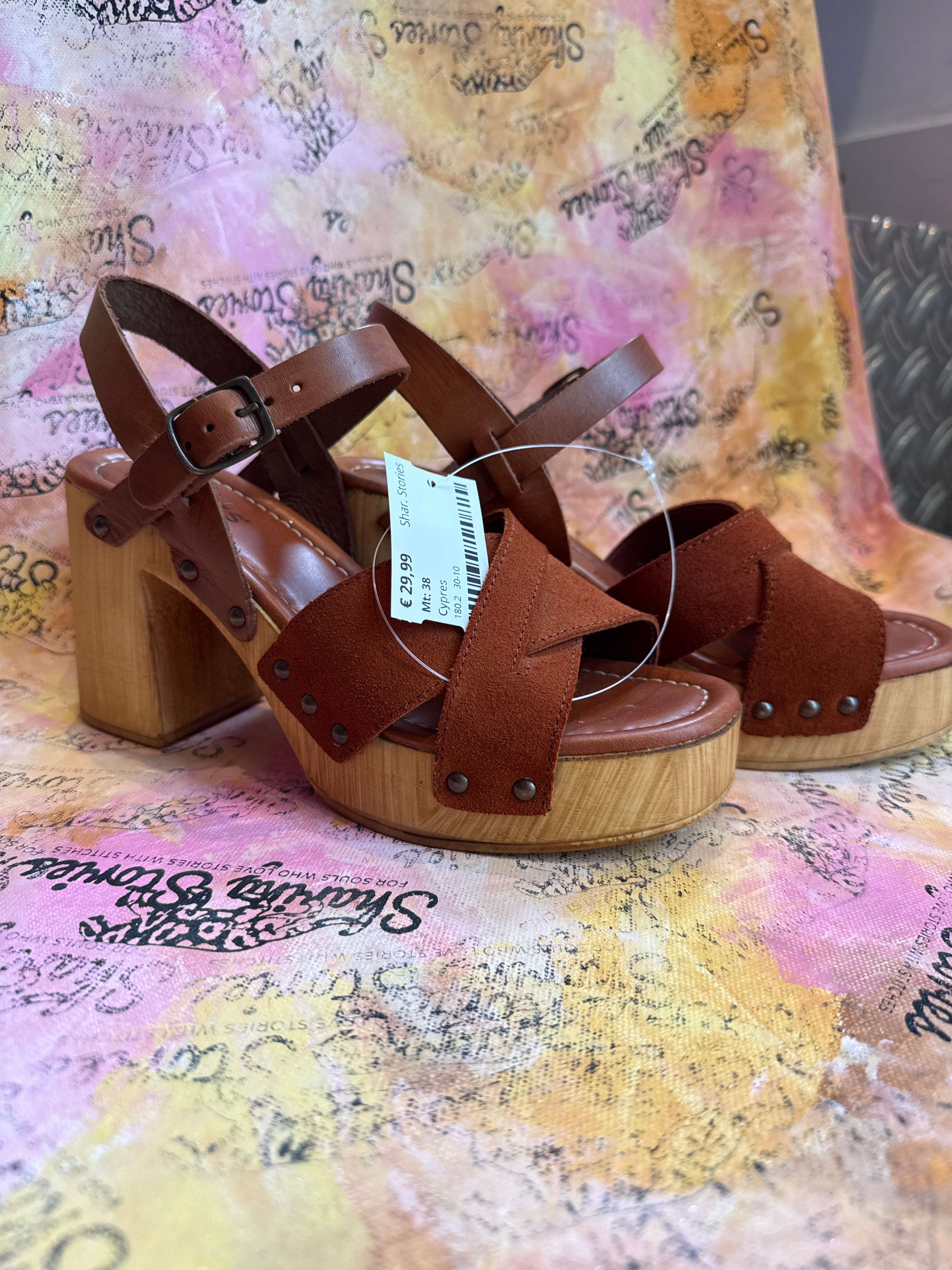 Cypres hakken suede en hout maat 38