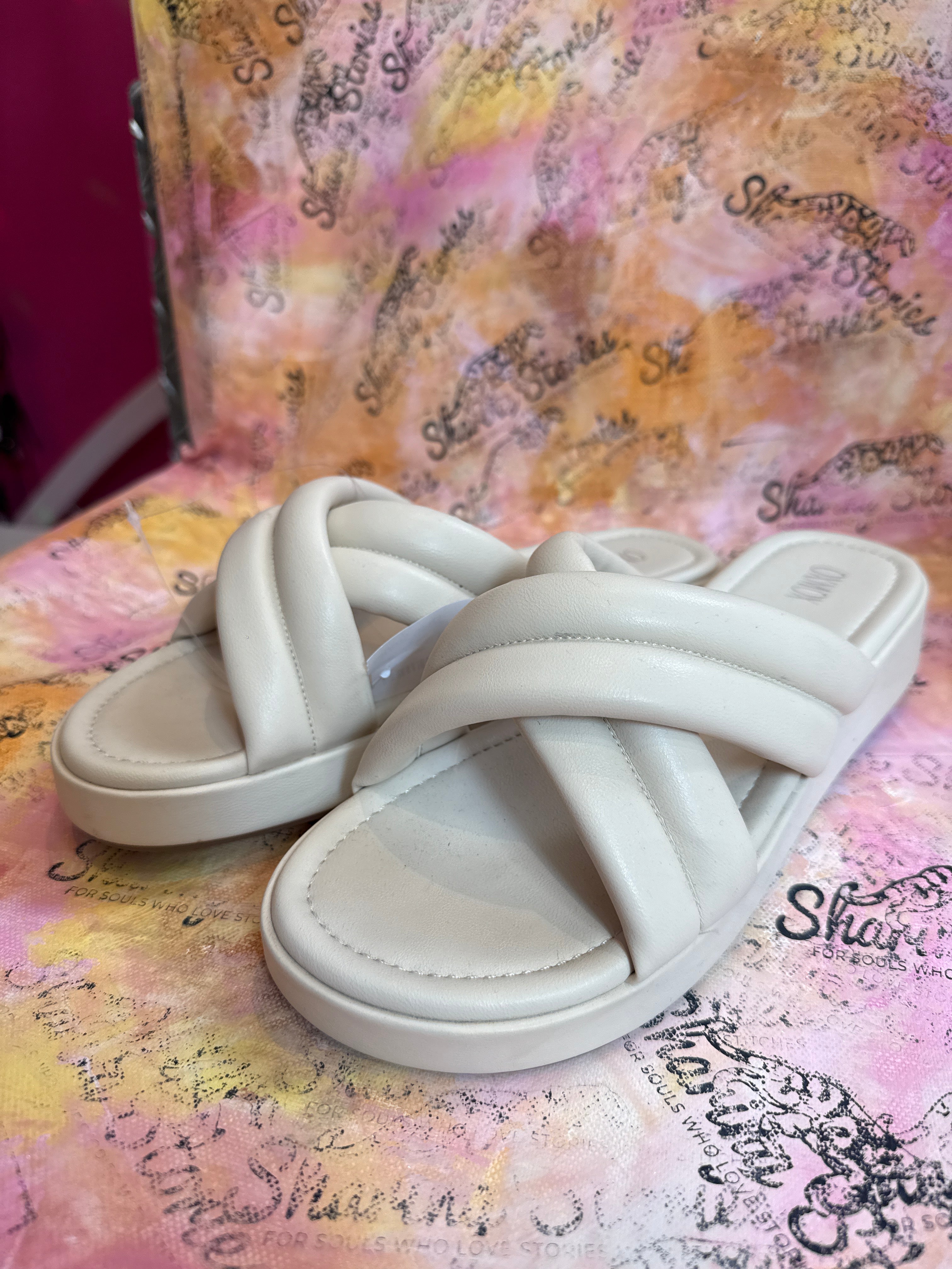 Oxmox slippers / faux leather / maat 37 / nooit gedragen