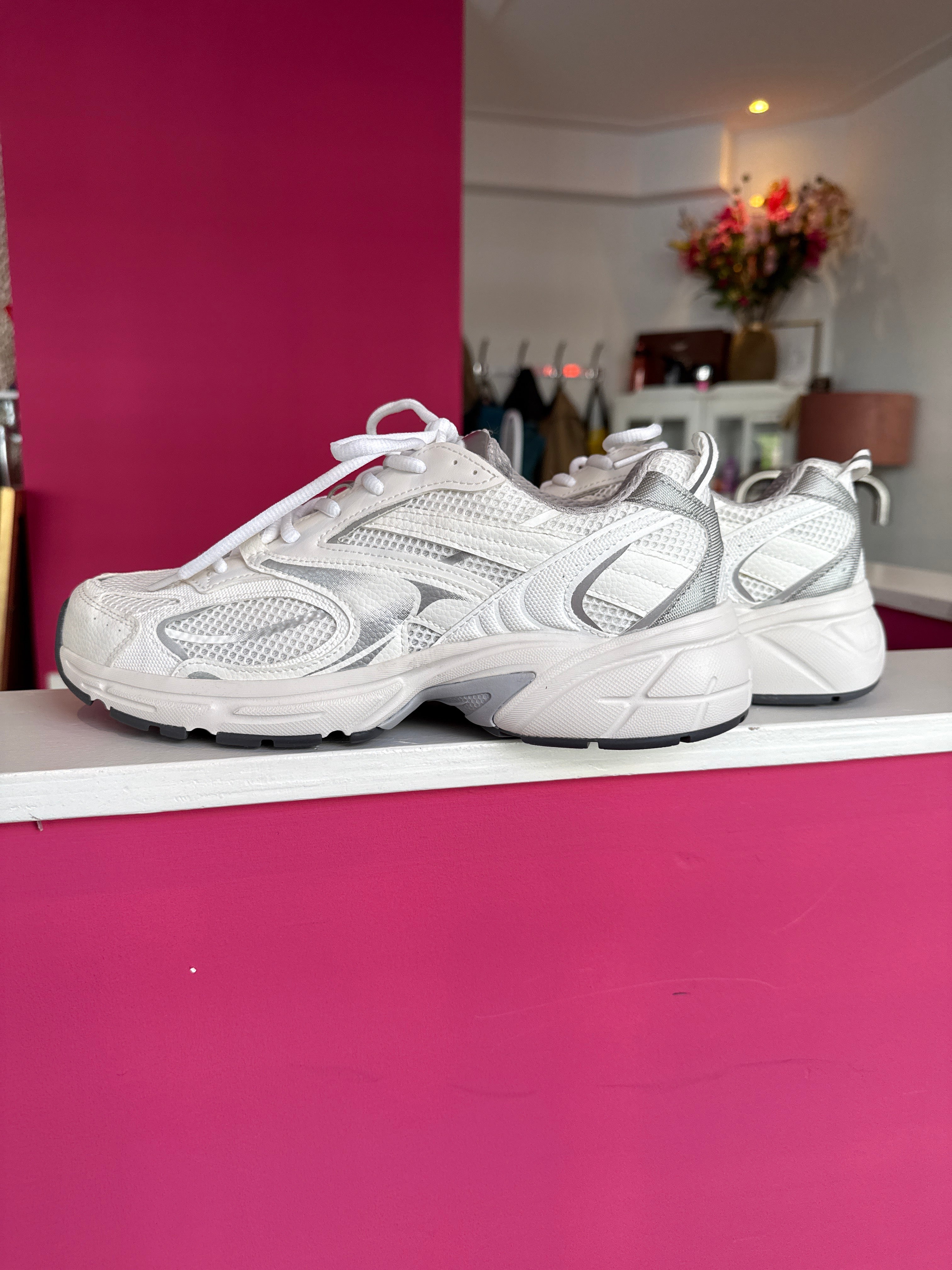 H&M sneakers maat 42