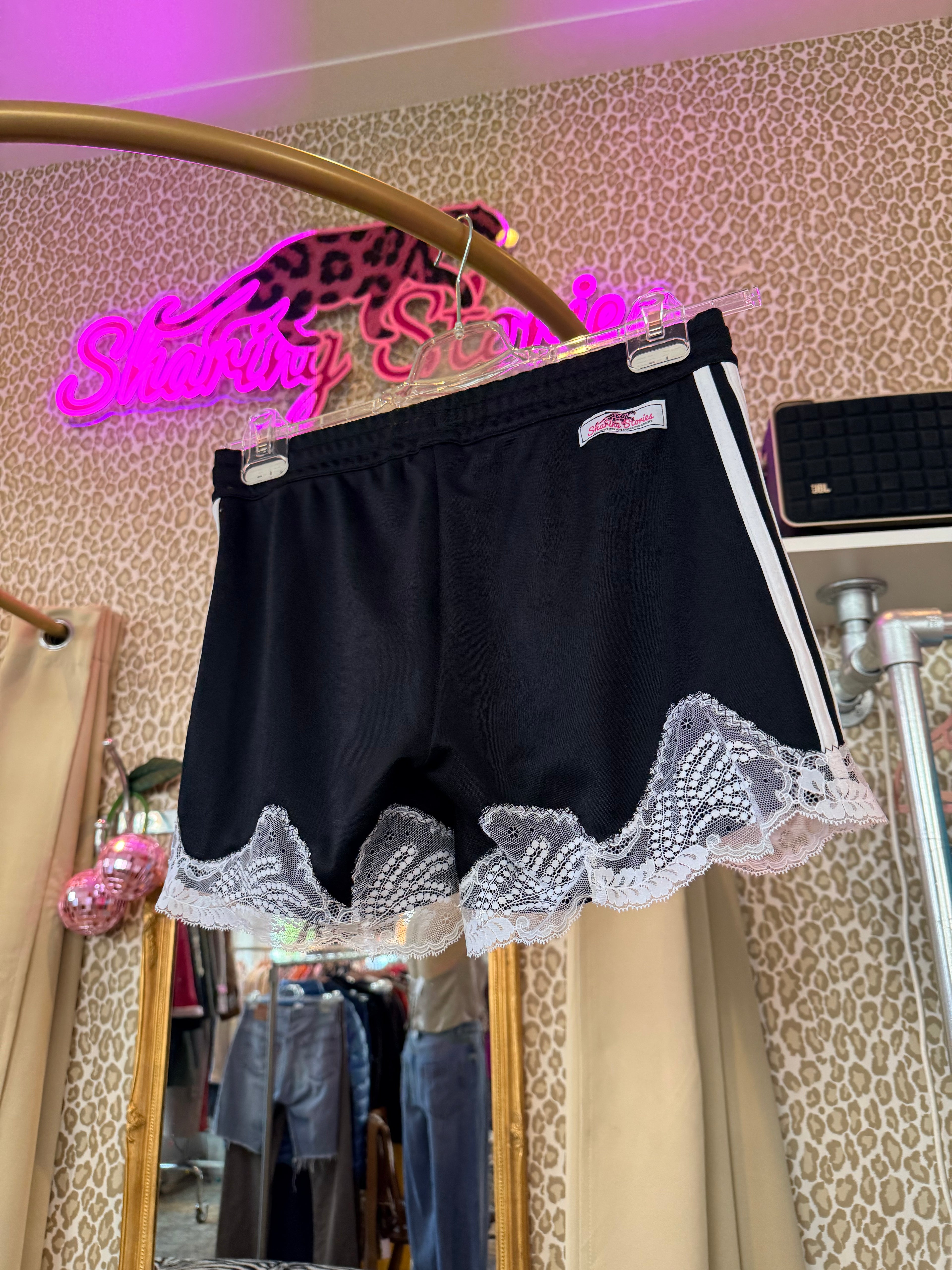 Up-cycle Adidas & Lace short maat XS