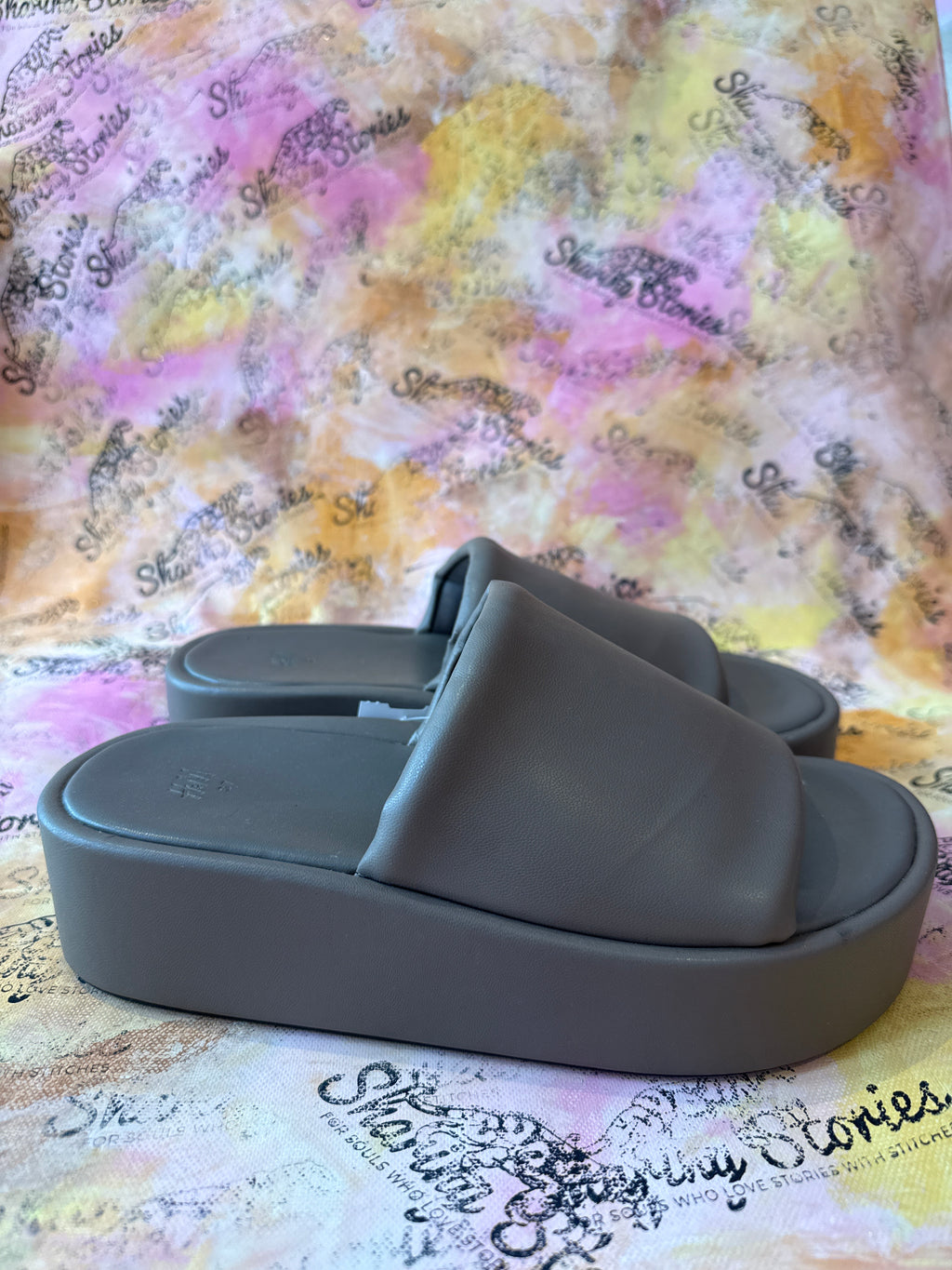 H&M plateau slippers maat 37