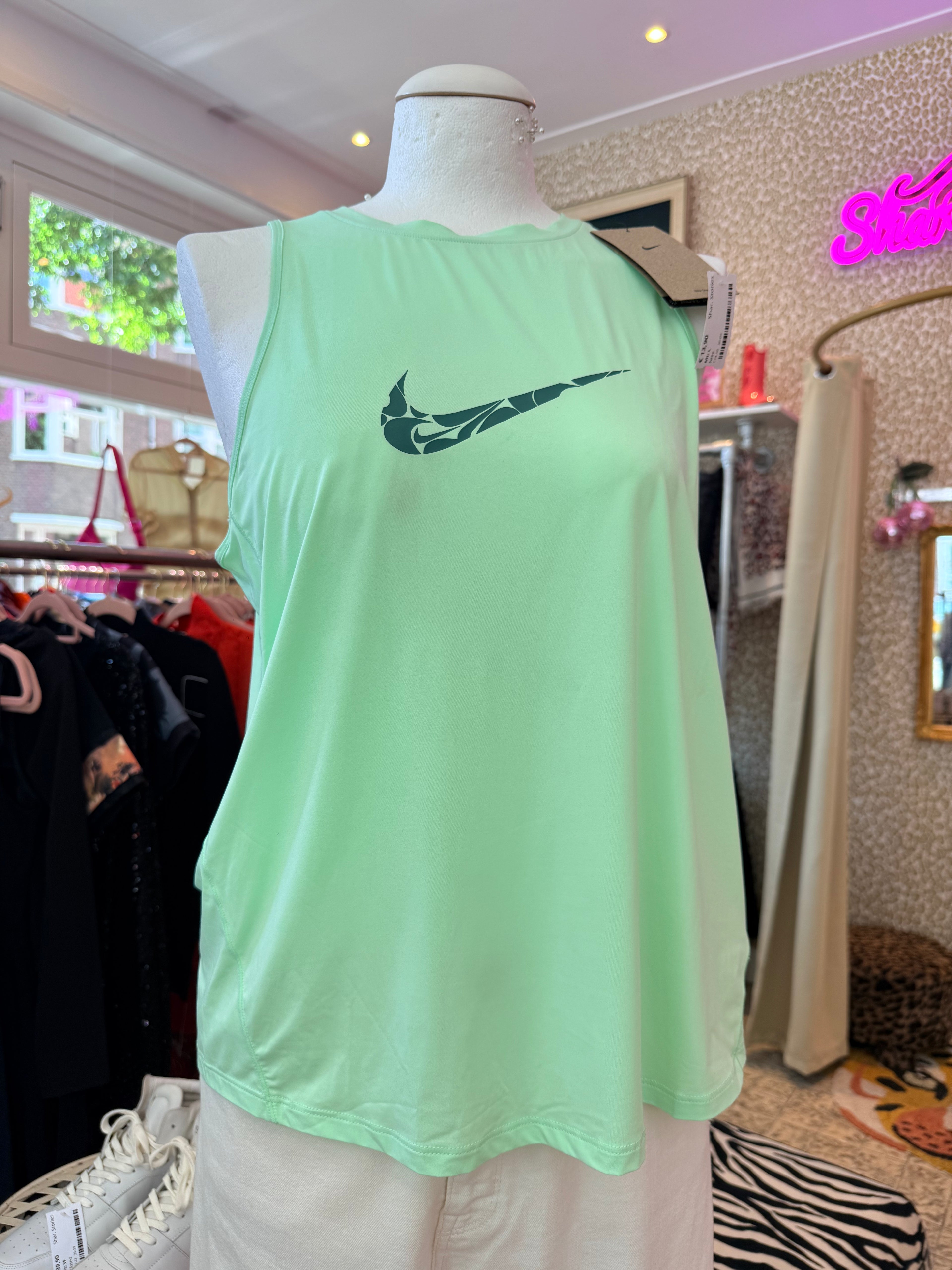 Nike sport top (nieuw) maat L