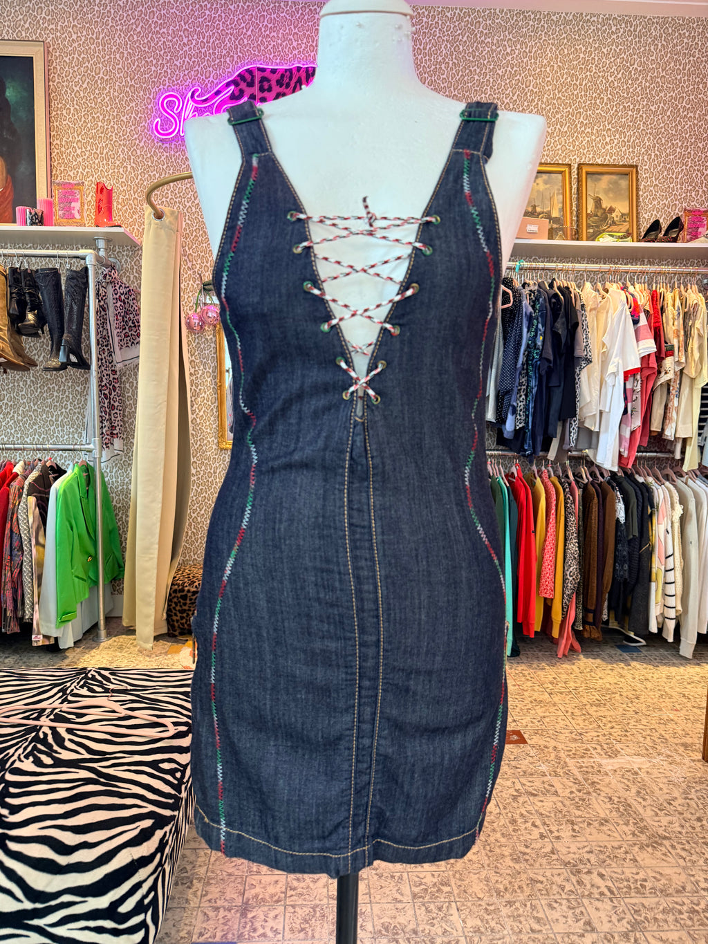 Merkloos denim jurkje maat S