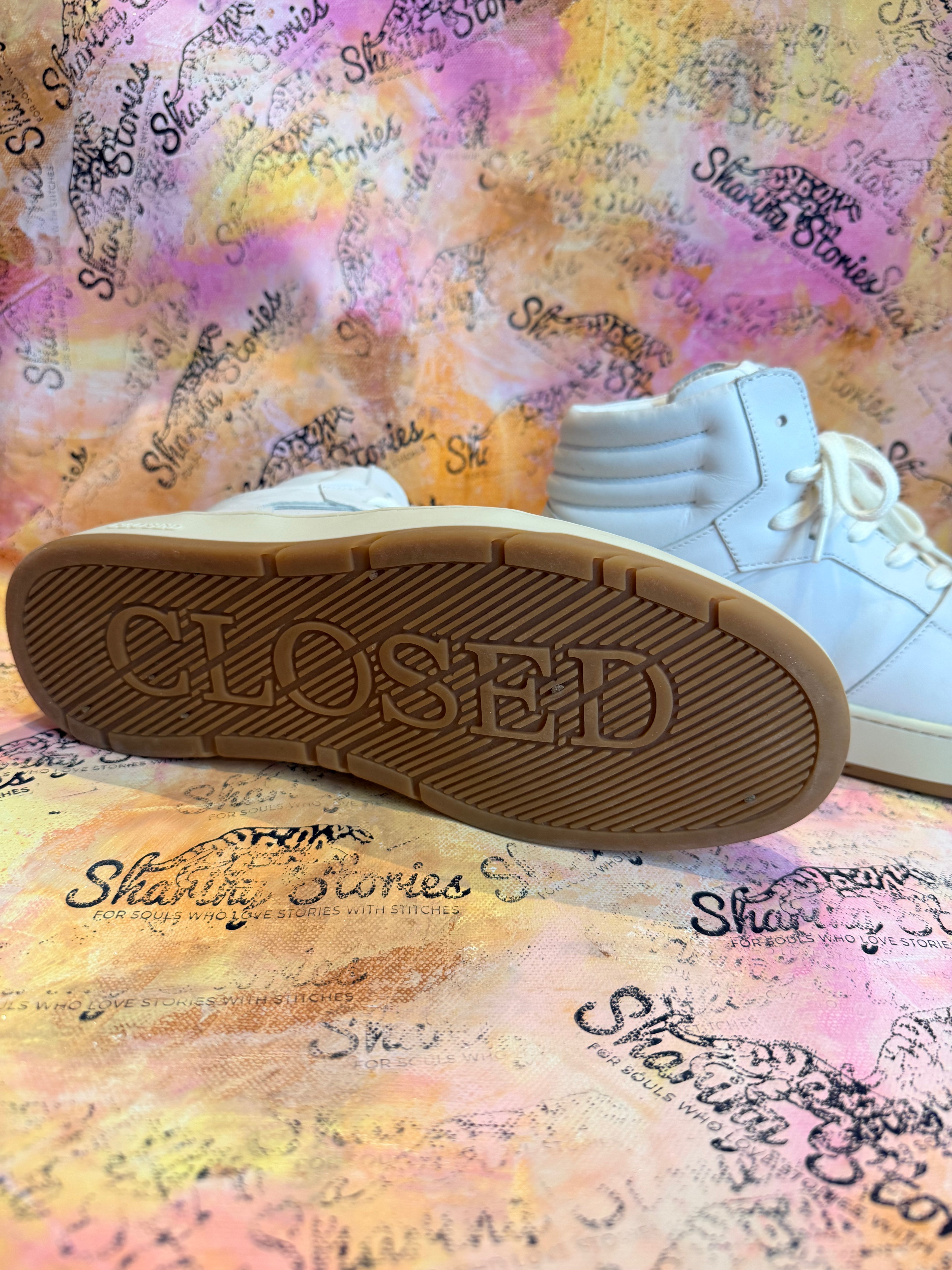 Closed sneakers maat 39